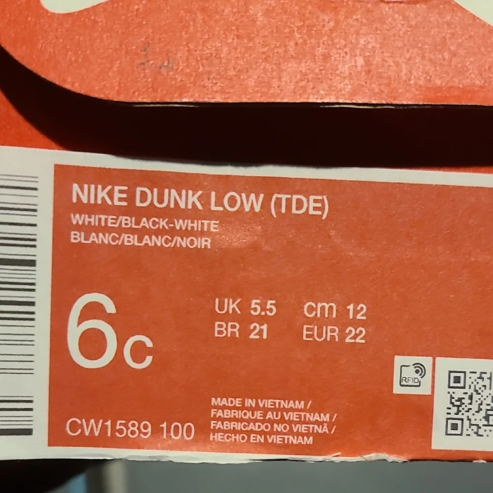 Nike Kids Black and White Sneakers - Picture 6 of 7